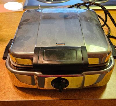 Small appliances 1950s mongomery wards waffle maker