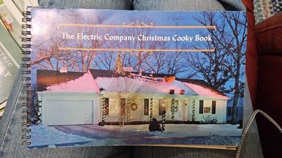 Wisconsin electric christmas cooky books 11)