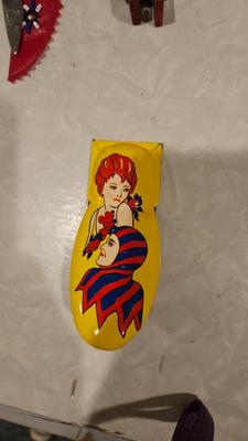Sale Photo Thumbnail #224: 1950s 1960s lithograph party noise makers 19)