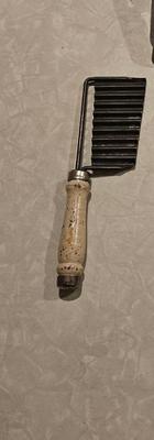 Utensils 1930s 1940s pie crust crimper