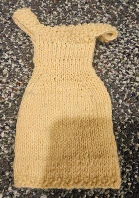 Outfit 24 knit yellow off the shoulder dress