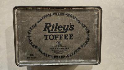 Antique vintage collectors tins 8)