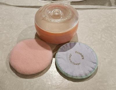 Sale Photo Thumbnail #564: Toiletries 1960s ponds powder container no powder)