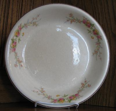 Circa 1930s-1940s Harker Oldest Pottery in the USA Bakerite Sweet Heart Rose 22K Pie Plate