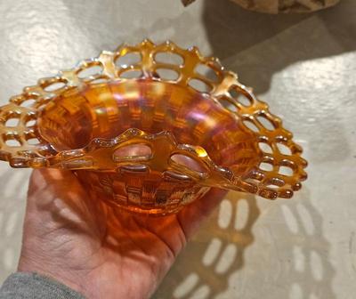 Glass depression uranium glass 5)