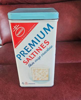 Canister 1960s tin nabisco premium saltines canister