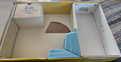 Sale Photo Thumbnail #1192: 1960s barbie goes travelin carrying case includes accessory box (2)