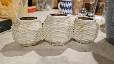 Ceramics circa 1940s 1950s triple beige planter made in japan
