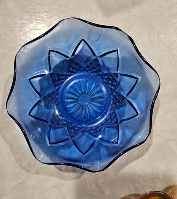 Glass depression uranium glass 11)