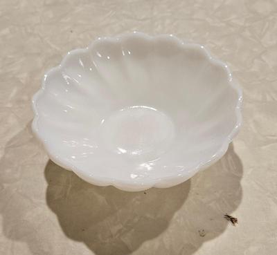 Glass milk glass hazel atlas capri swirl berry bowl