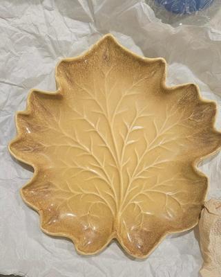 Dinnerware circa 1950s royal haeger leaf dish