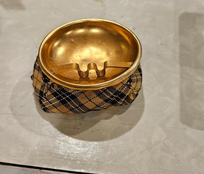 Ash tray 5)