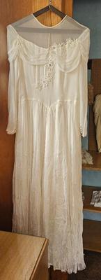 Sale Photo Thumbnail #331: 1950s wedding dress 2)