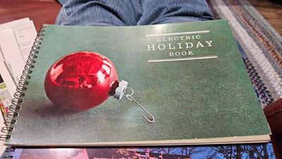 Wisconsin electric christmas cooky books 12)