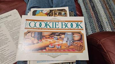 Wisconsin electric christmas cooky books 9)
