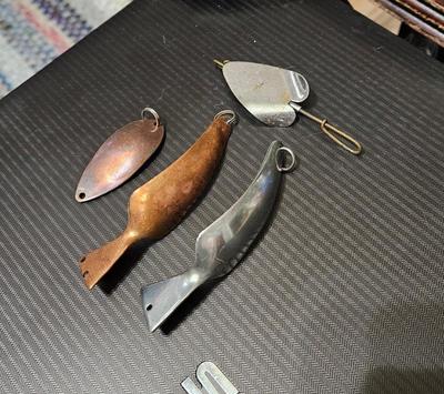 Fishing vintage 4 spoons