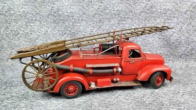 Wonderful 21 inch replica 1930s 1940s fire truck