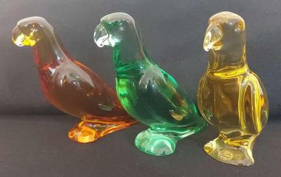 COLORFUL BACCARAT PARROTS