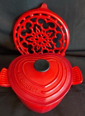 LE CREAUSET RED 2L HEART POT