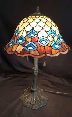 GORGEOUS TIFFANY STYLE TABLE LAMP