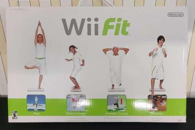 ORIGINAL Wii FIT BALANCE BOARD AND GAME