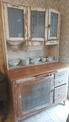 HOOSIER STYLE CABINET