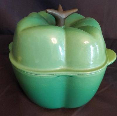 LE CREUSET GREEN PEPPER CAST IRON DUTCH OVEN