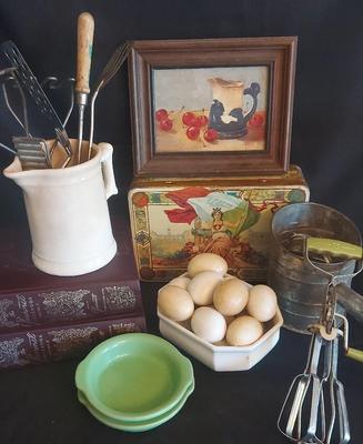VINTAGE KITCHEN COLLECTIBLES 