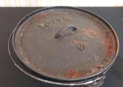 LODGE CAST IRON CAMP DUTCH OVEN