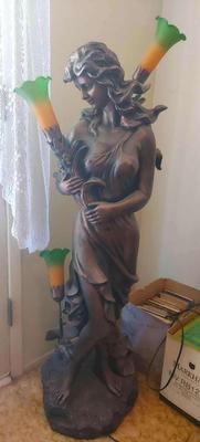 FLOWER LADY FLOOR LAMP