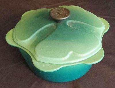 LE CREUSET CLOVER CAST IRON DUTCH OVEN