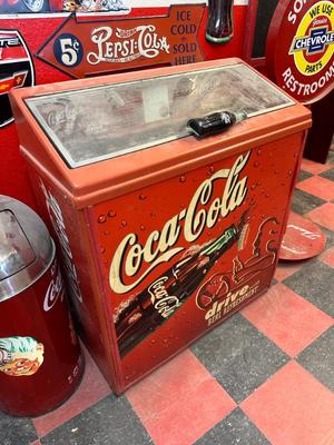 Sale Photo Thumbnail #133: Antique Coca Cola Vending Machine