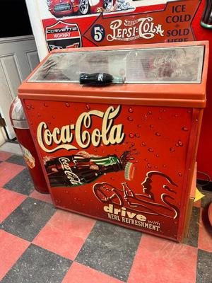 Sale Photo Thumbnail #131: Antique Coca Cola Vending Machine