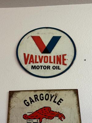 Sale Photo Thumbnail #160: Valvoline Sign
