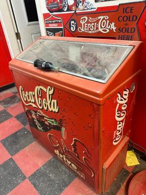 Sale Photo Thumbnail #132: Antique Coca Cola Vending Machine