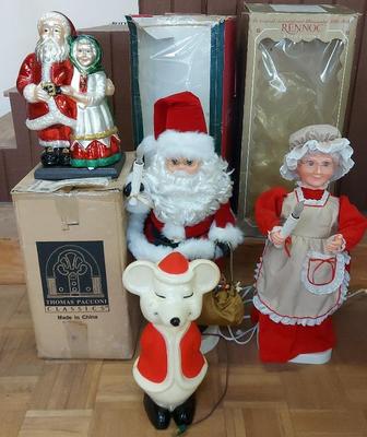 FESTIVE CHRISTMAS LOT WITH ANIMATED SANTAS, VINTAGE BLOW-MOLD YARD DECOR, AND MORE