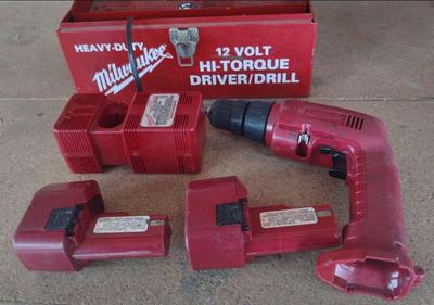 MILWAUKEE 12 VOLT HIGH TORQUE DRIVER DRILL