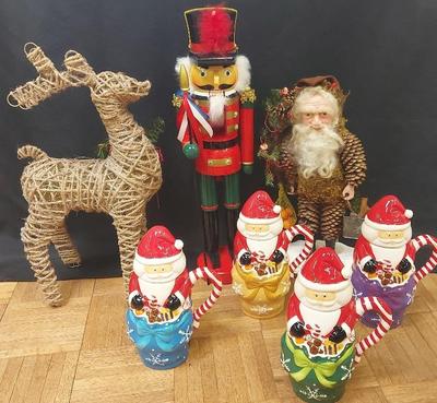 CHRISTMAS NUTCRACKER AND DECOR