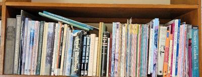 ASSORTMENT OF ARTS AND CRAFTS BOOKS