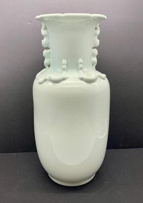 Sale Photo Thumbnail #86: Vtg. Chinese porcelain 19” vase