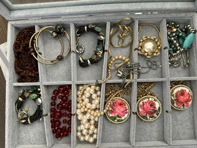 Sale Photo Thumbnail #279