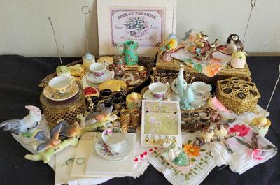 BIRD FIGURINES, VINTAGE ESTEE LAUDER COMPACTS AND MORE 