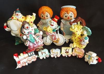 WHIMSICAL LOT OF PORCELAIN CLOWN  AND RAGGEDY ANN AND ANDY NIGHTLIGHTS