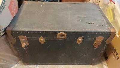 VINTAGE TRAVEL WARDROBE TRUNK