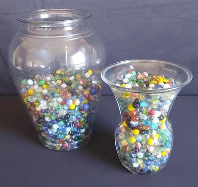 NICE CLEAR GLASS JAR AND VASE FILEED WITH A  COLLECTION OF VINTAGE GLASS MARBLES
