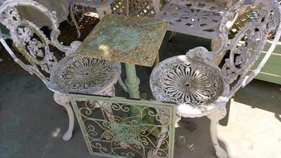 METAL PORCH TABLE AND CHAIRS 3