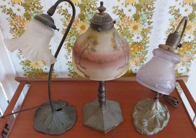 THREE VINTAGE TABLE TOP GLASS AND METAL LAMPS