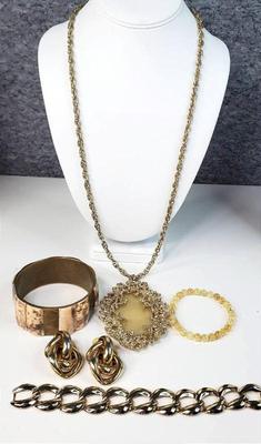 Costume jewelry goldtone