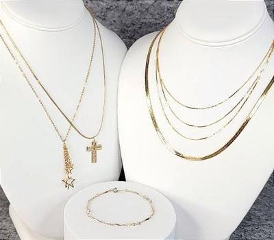 Costume jewelry goldtone necklaces and bracelet