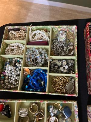 Sale Photo Thumbnail #384